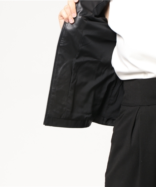 ARMANI EXCHANGE(アルマーニエクスチェンジ)の「【A|Xアルマーニ エクスチェンジ】フェイクレザー ノーカラージャケット(ノーカラージャケット・レディース・ブラック/ベージュ・SMALL/X-SMALL/MEDIUM/LARGE)」の5枚目の写真