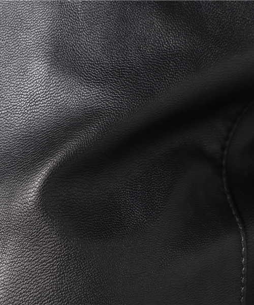 ARMANI EXCHANGE(アルマーニエクスチェンジ)の「【A|Xアルマーニ エクスチェンジ】フェイクレザー ノーカラージャケット(ノーカラージャケット・レディース・ブラック/ベージュ・SMALL/X-SMALL/MEDIUM/LARGE)」の4枚目の写真