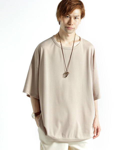 MONO-MART（モノマート）の「スーパーオーバーサイズ プルオーバー ビッグシルエットスウェット(1/2スリーブ)（スウェット・メンズ・ブラック/ブルー/チャコール/ベージュ/ピンク・FREE）」の4枚目の写真