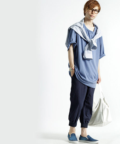 MONO-MART（モノマート）の「スーパーオーバーサイズ プルオーバー ビッグシルエットスウェット(1/2スリーブ)（スウェット・メンズ・ブラック/ブルー/チャコール/ベージュ/ピンク・FREE）」の9枚目の写真