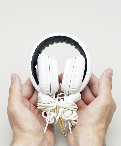 NANO universe(ナノユニバース)の「ヘッドフォン(スピーカー・メンズ・ホワイト/ブラック・FREE)」の9枚目の写真