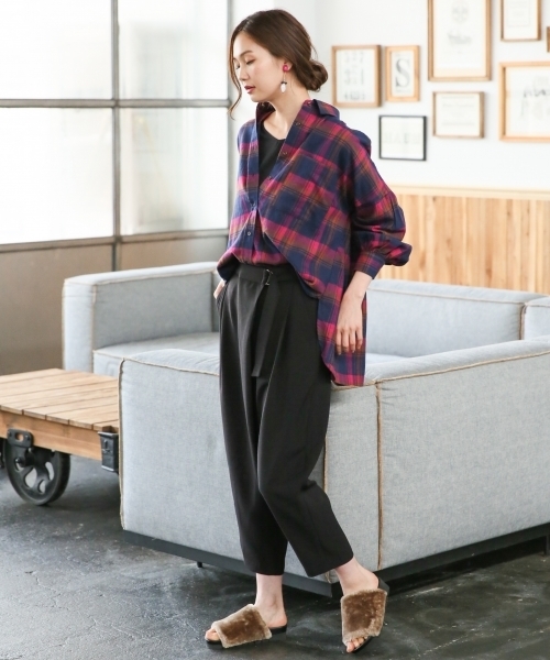 GLOBAL WORK(グローバルワーク)の「ファーサンダル/766448(サンダル・レディース・ブラウン/ブラック・LARGE/MEDIUM)」の4枚目の写真