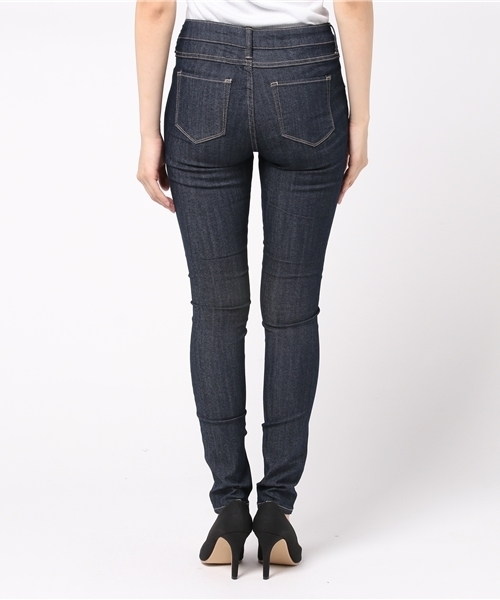 earth music&ecology(アースミュージックアンドエコロジー)の「スキスキスキニー(デニムライク)(デニムパンツ・レディース・インディゴブルー/ブラック・S/L/XXS/XS/M)」の5枚目の写真