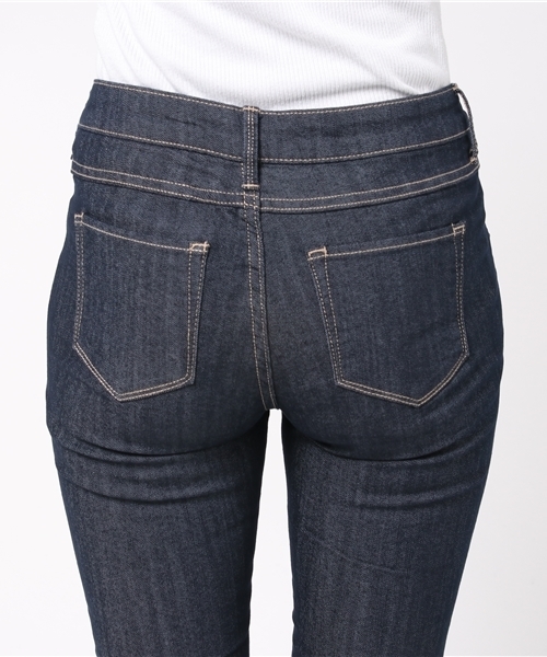 earth music&ecology(アースミュージックアンドエコロジー)の「スキスキスキニー(デニムライク)(デニムパンツ・レディース・インディゴブルー/ブラック・S/L/XXS/XS/M)」の7枚目の写真