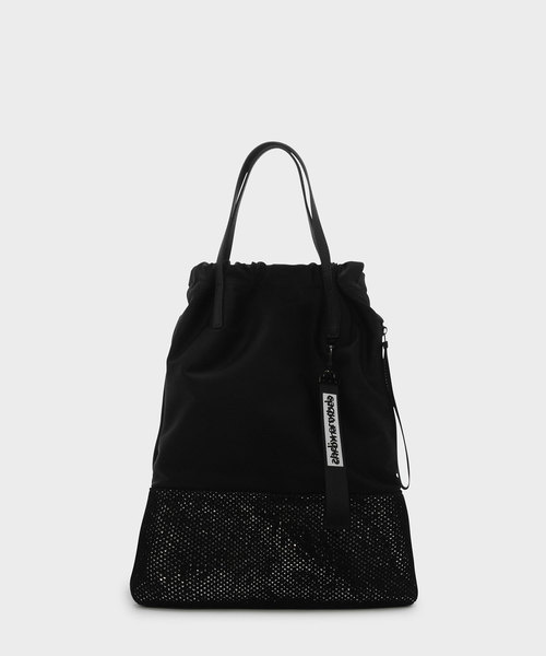 CHARLES & KEITH(チャールズ & キース)の「メッシュディテールドローストリングバックパック / MESH DETAIL DRAWSTRING BAGPACK (トートバッグ・レディース・ブラック/ホワイト・XL)」の1枚目の写真