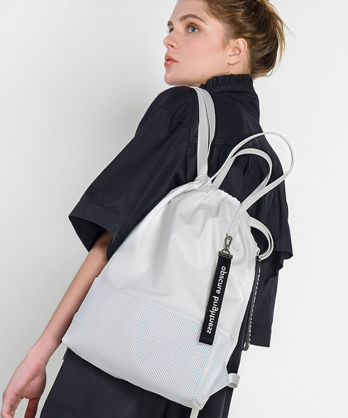 CHARLES & KEITH(チャールズ & キース)の「メッシュディテールドローストリングバックパック / MESH DETAIL DRAWSTRING BAGPACK (トートバッグ・レディース・ブラック/ホワイト・XL)」の6枚目の写真