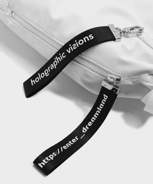 CHARLES & KEITH(チャールズ & キース)の「メッシュディテールドローストリングバックパック / MESH DETAIL DRAWSTRING BAGPACK (トートバッグ・レディース・ブラック/ホワイト・XL)」の11枚目の写真