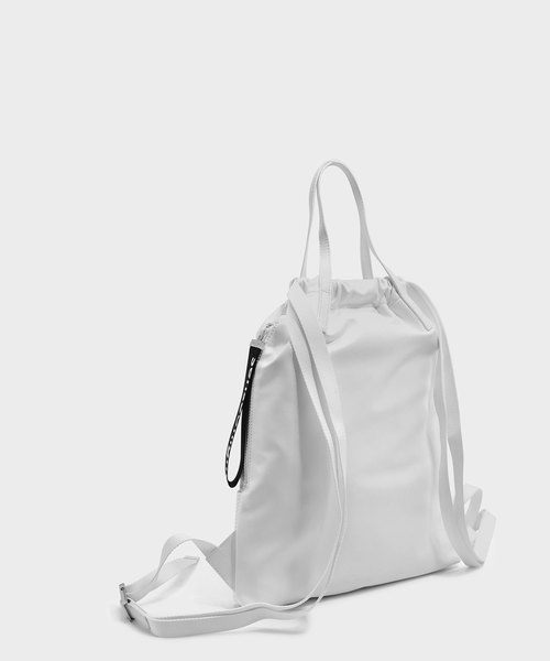 CHARLES & KEITH(チャールズ & キース)の「メッシュディテールドローストリングバックパック / MESH DETAIL DRAWSTRING BAGPACK (トートバッグ・レディース・ブラック/ホワイト・XL)」の8枚目の写真