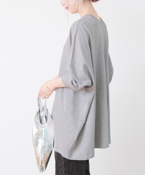 reca（レカ）の「着るだけで可愛い！大人の抜け感！ボリューム袖・ゆったりプルオーバー（スウェット・レディース・ブラック/ネイビー/グレー/オフホワイト/ベージュ/カーキ/ダークグレー/モカ/ピンク/レンガ/グレイッシュベージュ/ブラウン/ライトピンク/グリーン/コバルトブルー/キナリ/テラコッタ/マスタード/グリーン系/オレンジ/ネイビー系/ピンク系1・FREE）」の4枚目の写真