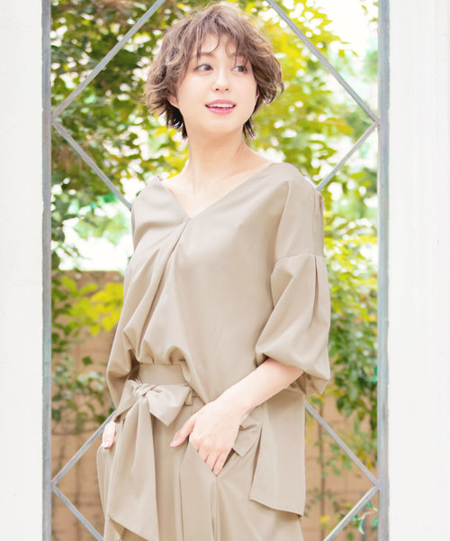 KOBE LETTUCE（コウベレタス）の「ボリュームバルーン袖Vネックスキッパーシャツ ブラウス レディース トップス[C3138]神戸レタス（シャツ/ブラウス・レディース・ラベンダー/オフホワイト/サックスブルー/ピンクベージュ/ネイビー/ホワイト系その他/イエロー/ベージュ/プラム/ブルーグリーン/ホワイト系その他2/ブラック系その他・FREE）」の5枚目の写真