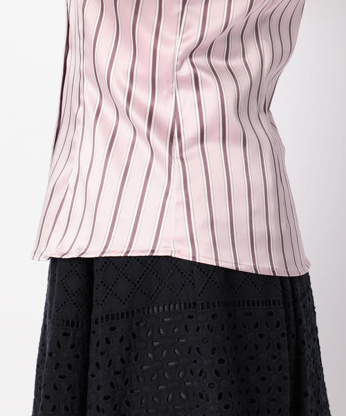NARACAMICIE（ナラカミーチェ）の「ストレッチサテンストライプチューリップ袖シャツ（シャツ/ブラウス・レディース・ブルー/ピンク・LARGE/MEDIUM/SMALL）」の9枚目の写真