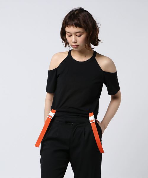 SAMANTHAVEGA（サマンサベガ）の「オフショルダーストラップ付きTシャツ（その他トップス・レディース・ブラック/ホワイト/ピンク・FREE）」の2枚目の写真