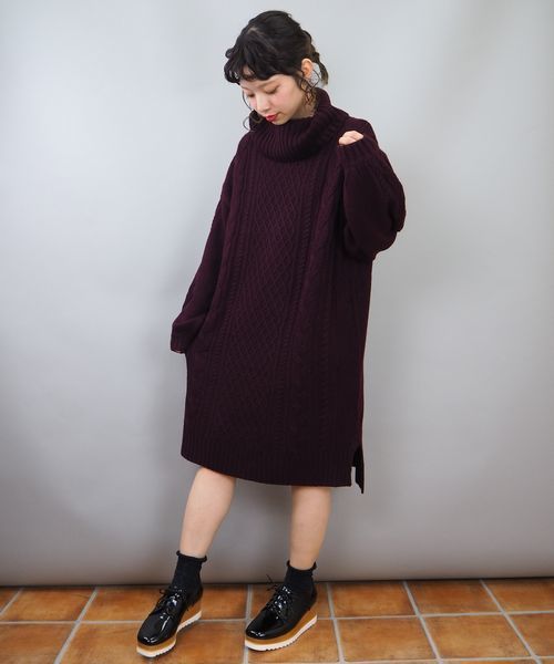 tiptop（ティップトップ）の「ケーブル編みニットタートルワンピース（ワンピース・レディース・ダークグリーン/エンジ/グレー/キナリ・FREE）」の4枚目の写真