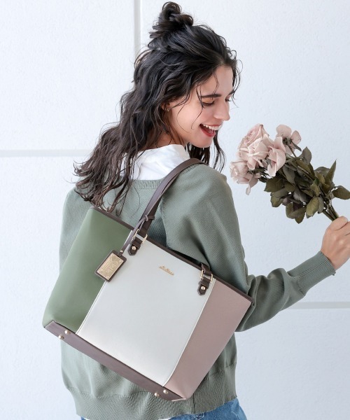 Clelia（クレリア）の「チャーム付きトリコロールカラートートバッグ（トートバッグ・レディース・桜/ブルー系その他/ピンク系その他/ブルー系その他2/グリーン系その他/ブラウン系その他/ブラウン系その他2/グリーン×ピンク/ブルー系その他3/ブラウン系その他3/イエロー系その他/グリーン系その他2/B/A/C/D・ONE SIZE）」の5枚目の写真