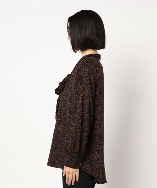 minius（ミニウス）の「ミニウス/ボウタイブラウス/レディース ボウタイブラウス プリント 総柄 透け感 ボヘミアン レオパード柄（シャツ/ブラウス・レディース・ブラウン系その他/ブラック系その他/ホワイト系その他/ブラック系その他2・MEDIUM）」の5枚目の写真