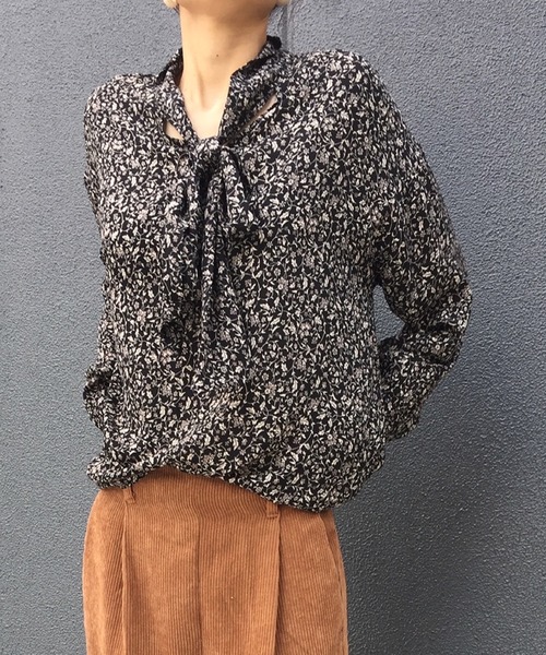 minius（ミニウス）の「ミニウス/ボウタイブラウス/レディース ボウタイブラウス プリント 総柄 透け感 ボヘミアン レオパード柄（シャツ/ブラウス・レディース・ブラウン系その他/ブラック系その他/ホワイト系その他/ブラック系その他2・MEDIUM）」の3枚目の写真