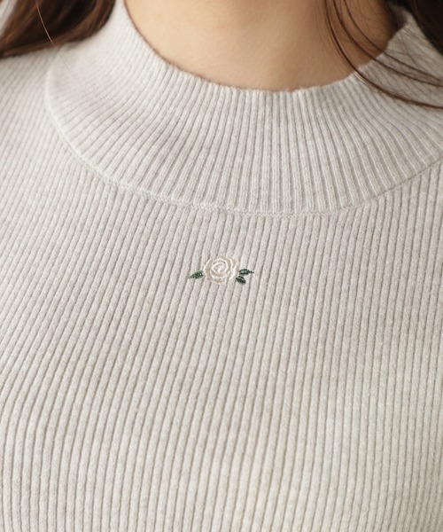 one after another NICE CLAUP(ワンアフターアナザーナイスクラップ)の「バラ刺繍プチハイリブニット(ニット/セーター・レディース・アイボリー/ブラウン/ミント・FREE)」の11枚目の写真