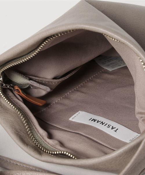 TASINAMI(タシナミ)の「TASINAMI アーロンレザーコートポケットバッグショルダー (TA-2015)(ショルダーバッグ・レディース・キャメル/ピンク/ブルー/グレー/グレイッシュベージュ/イエロー/ブラック・FREE)」の17枚目の写真