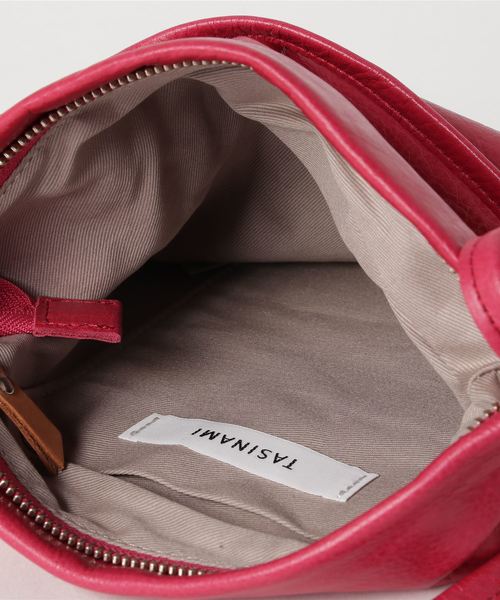 TASINAMI(タシナミ)の「TASINAMI アーロンレザーコートポケットバッグショルダー (TA-2015)(ショルダーバッグ・レディース・キャメル/ピンク/ブルー/グレー/グレイッシュベージュ/イエロー/ブラック・FREE)」の16枚目の写真