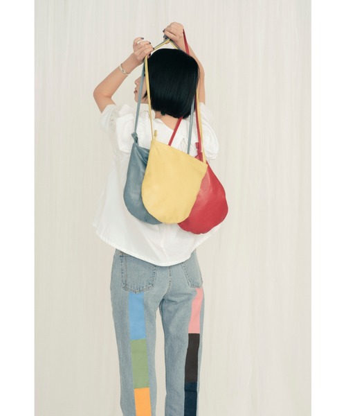 TASINAMI(タシナミ)の「TASINAMI アーロンレザーコートポケットバッグショルダー (TA-2015)(ショルダーバッグ・レディース・キャメル/ピンク/ブルー/グレー/グレイッシュベージュ/イエロー/ブラック・FREE)」の11枚目の写真