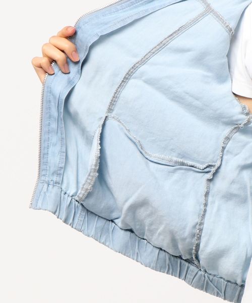 BELLUNA PLUS(ベルーナ)の「デニム素材ジッパー使いジャケット(デニムジャケット・レディース・サックスブルー/ブルー・MEDIUM/LARGE/X-LARGE)」の9枚目の写真