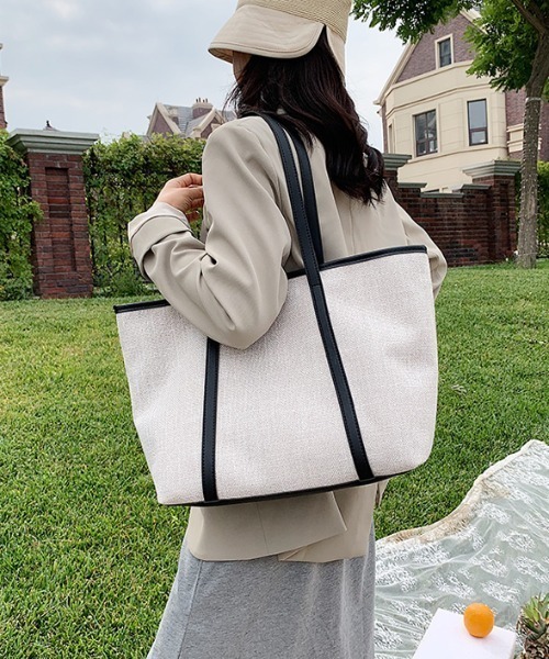yuue' ( wear )(ユーイ)の「【トートバッグ】キャンバス×レザーパイピング(トートバッグ・レディース・ブラック/ベージュ/ホワイト・FREE)」の6枚目の写真