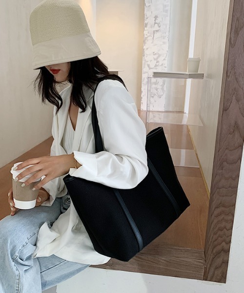 yuue' ( wear )(ユーイ)の「【トートバッグ】キャンバス×レザーパイピング(トートバッグ・レディース・ブラック/ベージュ/ホワイト・FREE)」の21枚目の写真