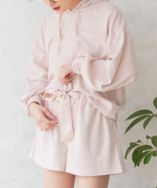 Mysa&Liina(ミーサリーナ)の「ポンチパーカーショートパンツセットアップ(ルームウェア/パジャマ・レディース・チャコールグレー/ブラック/ベージュ/サックスブルー/ピンク・M/L)」の14枚目の写真