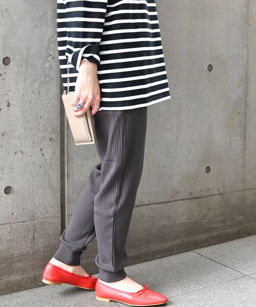 SHIPS any（シップス エニィ）の「SHIPS any: テレコ ジョグ パンツ◇◇（その他パンツ・レディース・ブラック/レンガ/ナチュラル/チャコールグレー・ONE SIZE）」の21枚目の写真