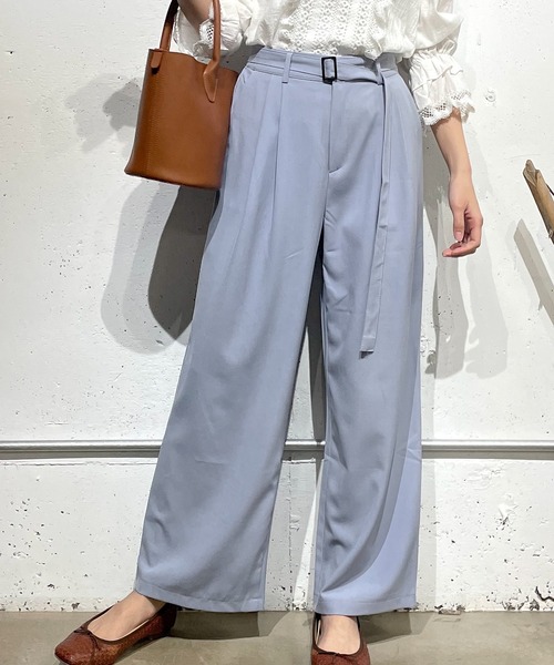 QuON（クオン）の「ベルト付タックストレートワイドパンツ（その他 