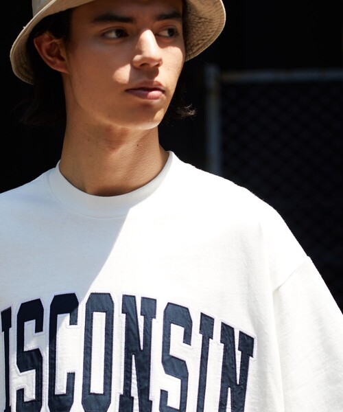 FREAK'S STORE（フリークスストア）の「WISCONSIN カレッジロゴ ワッペン Tシャツ/アーチロゴ/刺繍（Tシャツ/カットソー・メンズ・ホワイト/ブラック/グレー/ネイビー/グリーン・MEDIUM/LARGE）」の12枚目の写真