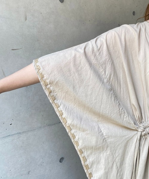 CAPRICIEUX LE'MAGE(カプリシューレマージュ)の「コード刺繍ドロストワンピース(ワンピース・レディース・グレイッシュベージュ/チャコールグレー・FREE)」の8枚目の写真