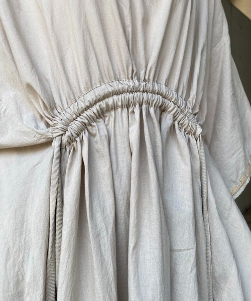 CAPRICIEUX LE'MAGE(カプリシューレマージュ)の「コード刺繍ドロストワンピース(ワンピース・レディース・グレイッシュベージュ/チャコールグレー・FREE)」の9枚目の写真