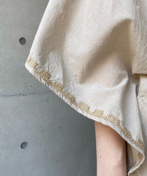 CAPRICIEUX LE'MAGE(カプリシューレマージュ)の「コード刺繍ドロストワンピース(ワンピース・レディース・グレイッシュベージュ/チャコールグレー・FREE)」の10枚目の写真