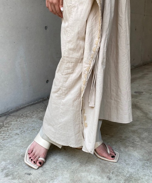 CAPRICIEUX LE'MAGE(カプリシューレマージュ)の「コード刺繍ドロストワンピース(ワンピース・レディース・グレイッシュベージュ/チャコールグレー・FREE)」の11枚目の写真