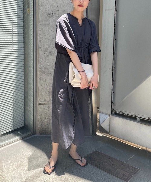 CAPRICIEUX LE'MAGE(カプリシューレマージュ)の「コード刺繍ドロストワンピース(ワンピース・レディース・グレイッシュベージュ/チャコールグレー・FREE)」の21枚目の写真