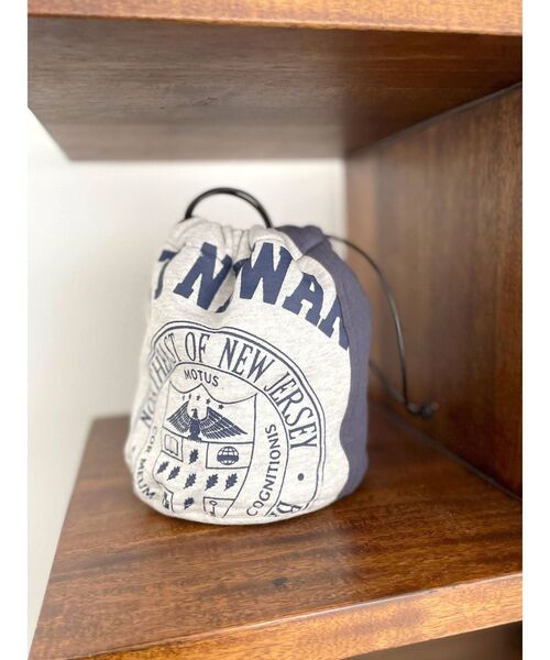 Ungrid（アングリッド）の「ロゴ巾着バッグ（ハンドバッグ・レディース・ライトグレー/ネイビー・FREE）」の4枚目の写真