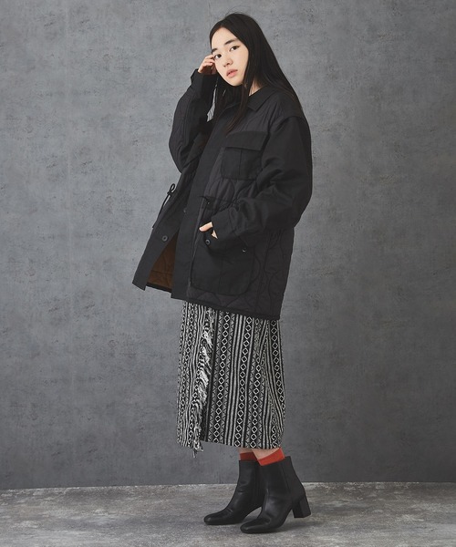 TOBILA（トビラ）の「ナイロン中綿2Wayミリタリージャケットユニセックス（ミリタリージャケット・レディース・ブラック/カーキ・M）」の14枚目の写真