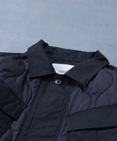 TOBILA（トビラ）の「ナイロン中綿2Wayミリタリージャケットユニセックス（ミリタリージャケット・レディース・ブラック/カーキ・M）」の7枚目の写真