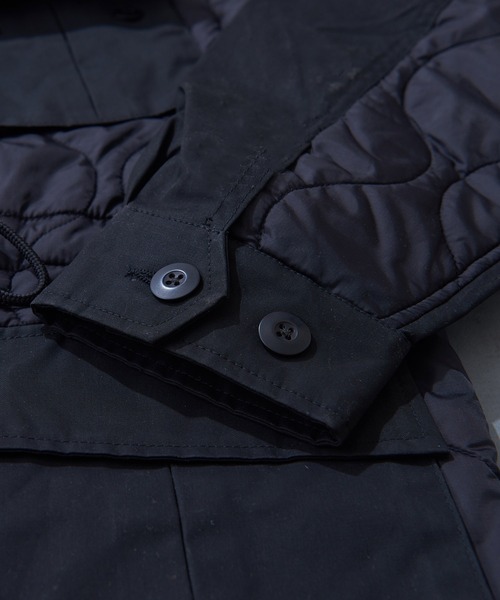 TOBILA（トビラ）の「ナイロン中綿2Wayミリタリージャケットユニセックス（ミリタリージャケット・レディース・ブラック/カーキ・M）」の4枚目の写真