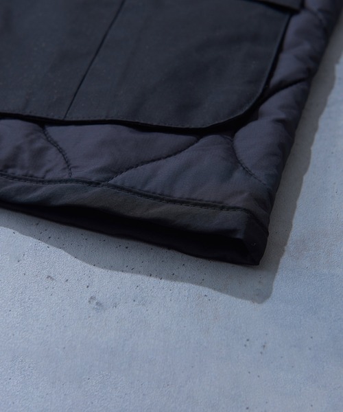 TOBILA（トビラ）の「ナイロン中綿2Wayミリタリージャケットユニセックス（ミリタリージャケット・レディース・ブラック/カーキ・M）」の8枚目の写真