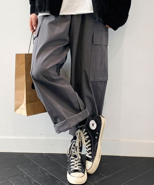 KOR(ケーオーアール)の「ルーズストレート ミリタリーカーゴパンツ(カーゴパンツ・メンズ・ブラック/グレー/オリーブ・M/L/XL)」の2枚目の写真