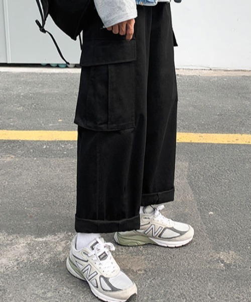 KOR(ケーオーアール)の「ルーズストレート ミリタリーカーゴパンツ(カーゴパンツ・メンズ・ブラック/グレー/オリーブ・M/L/XL)」の1枚目の写真