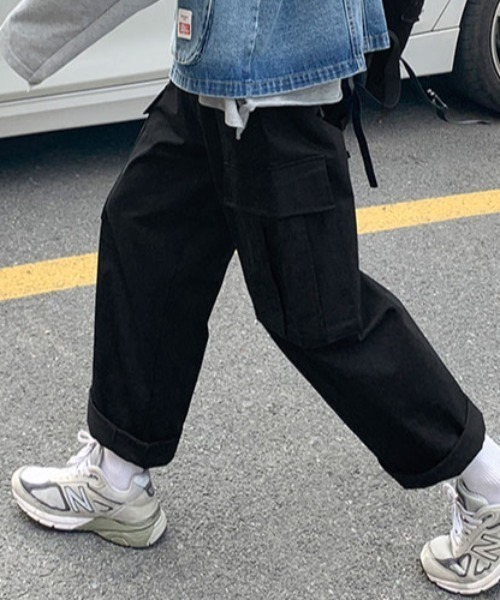 KOR(ケーオーアール)の「ルーズストレート ミリタリーカーゴパンツ(カーゴパンツ・メンズ・ブラック/グレー/オリーブ・M/L/XL)」の5枚目の写真