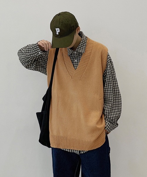 KOR（ケーオーアール）の「ユニセックス対応 Vネックニットベスト（ベスト・メンズ・ホワイト/ブラック/ブラウン/ベージュ/カーキ/イエロー・M/L/2XL/XL）」の3枚目の写真