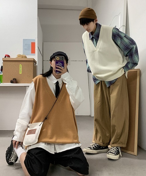 KOR（ケーオーアール）の「ユニセックス対応 Vネックニットベスト（ベスト・メンズ・ホワイト/ブラック/ブラウン/ベージュ/カーキ/イエロー・M/L/2XL/XL）」の21枚目の写真