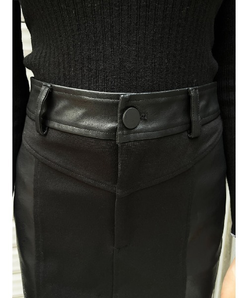 ENVYM（アンビー）の「フェイクレザー×ポンチＳＫ（スカート・レディース・ブラック・FREE）」の7枚目の写真