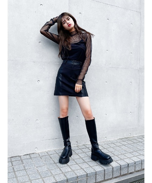 ENVYM（アンビー）の「フェイクレザー×ポンチＳＫ（スカート・レディース・ブラック・FREE）」の5枚目の写真