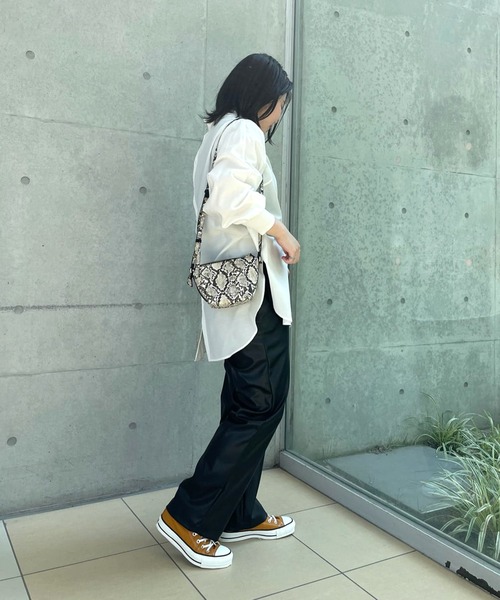 RIVE DROITE（リヴドロワ）の「きれい目にもカジュアルにもマッチする　ライトタンブラーハイネックシャツ（シャツ/ブラウス・レディース・オフホワイト/ブラック・FREE）」の11枚目の写真