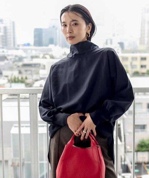 RIVE DROITE（リヴドロワ）の「きれい目にもカジュアルにもマッチする　ライトタンブラーハイネックシャツ（シャツ/ブラウス・レディース・オフホワイト/ブラック・FREE）」の15枚目の写真